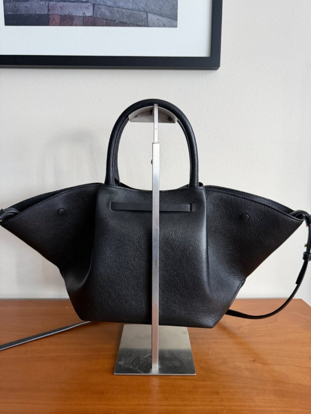 DeMellier the Midi New York textured black leather bag with cross body strap. - Picture 4 of 13